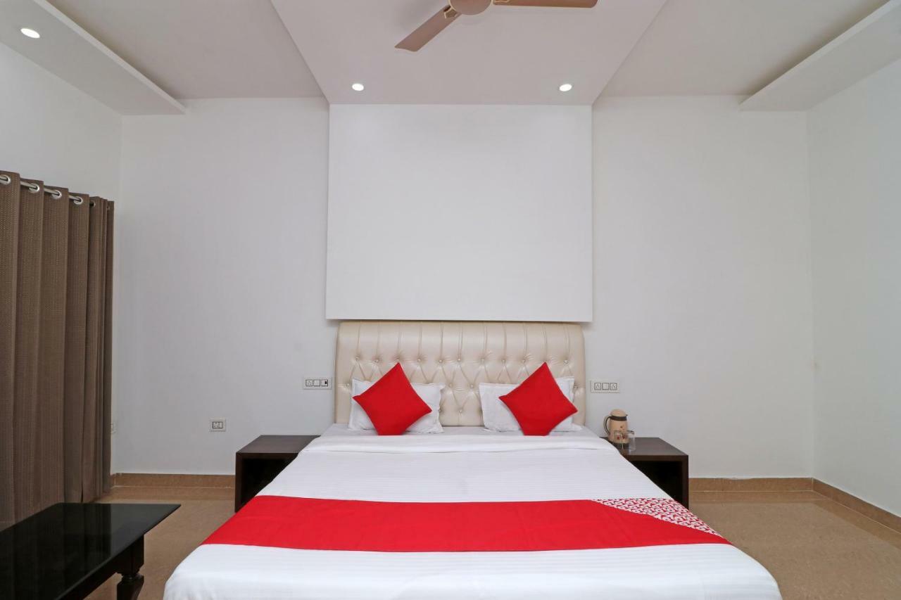 Oyo 29755 Hotel Jammu Airlines エクステリア 写真